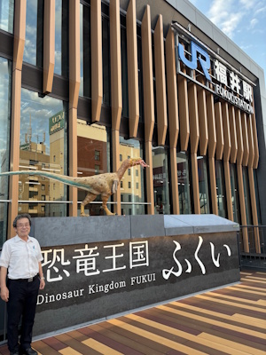 �������j�搶������w�ɂ�